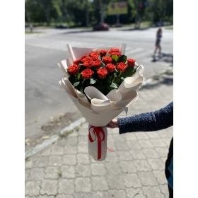 19 красных роз